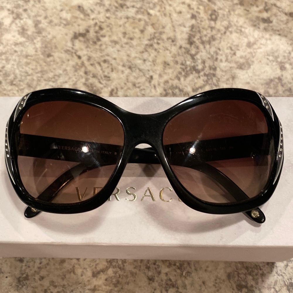 Pre-Owned Black Versace Sunglasses
